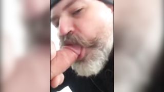 Amateur Russe Saugt Gerne gives a hot homemade blowjob & takes a hot load in tribute to lover