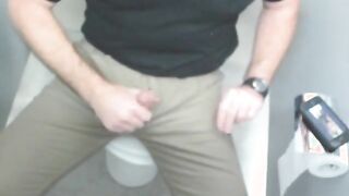 Draining-off in the office restroom stall