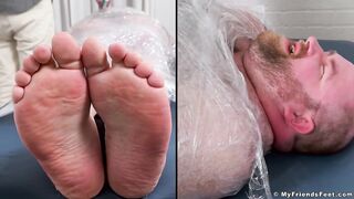 MyFriendsFeet: Tommy Bearhama gets mummified and chuckles with soles kittles