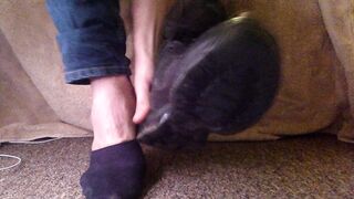 Liquidating my odorous Magnum footwear and perspiring no-showcase socks