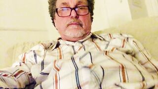 Dad flashes his stiffy