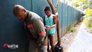 He left work to give it to his accomplice behind the construction website