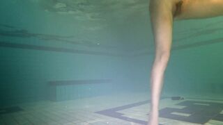 Taut booty finds faux-cock underwater and swims with it