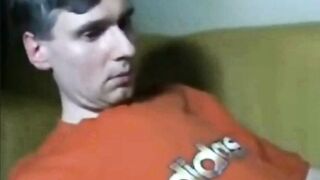 Voll geil adidas Hühnerbrust beim Wichsen im Sports Camp