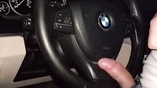 un baiat sa ejagulat sperma pe volan dupa programul de lucru la termo la strungarie