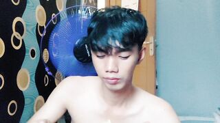 Gorgeous young dude is slurping noodles sans using t tee-shirt