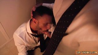 Watch this hot muscle guy take a cumshot in his ass after wild anal sex at a rectal fest