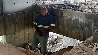 Masturbating off in construction
