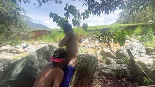 Me encuentro al chico en el bosque