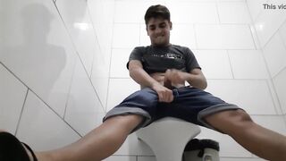 Harm a Urinate in the Diner