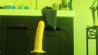 Idzard - - Before showering a Swift lush on the fuckmachine ?